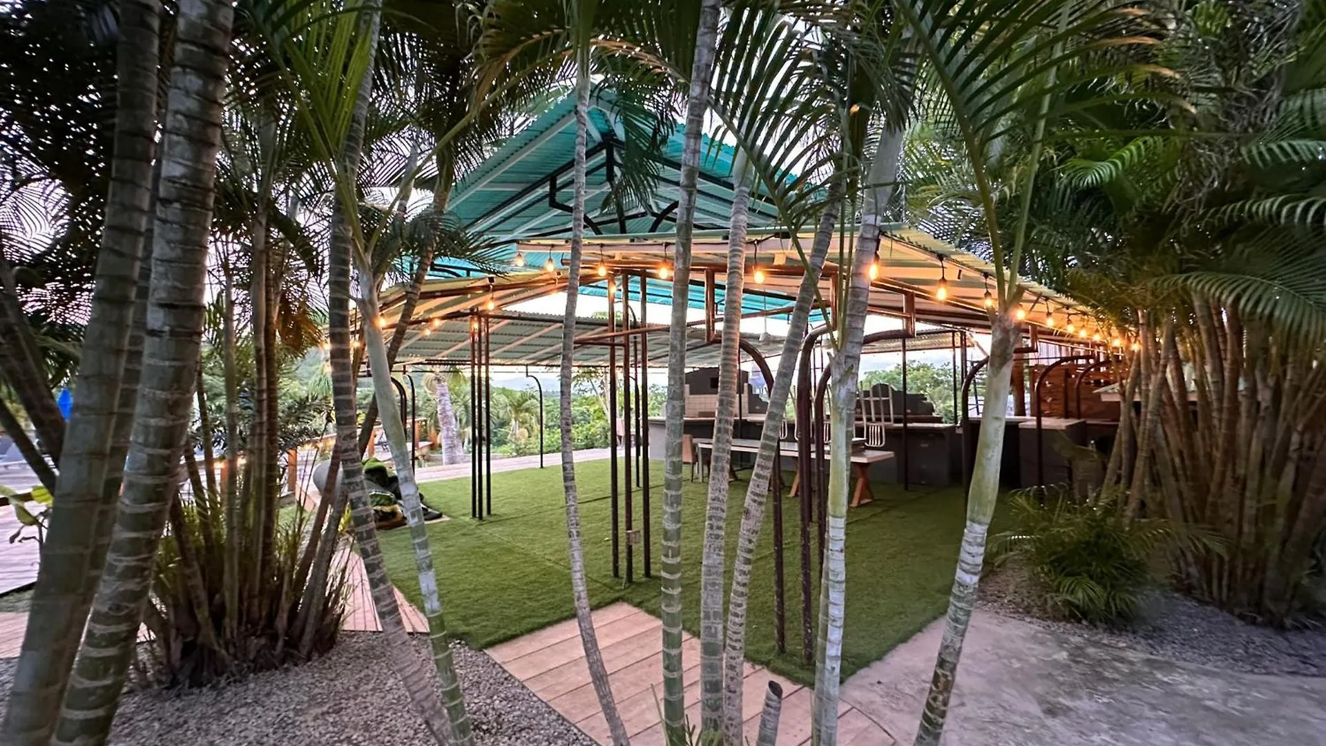 Old Crow Hotel And Suites Vieques