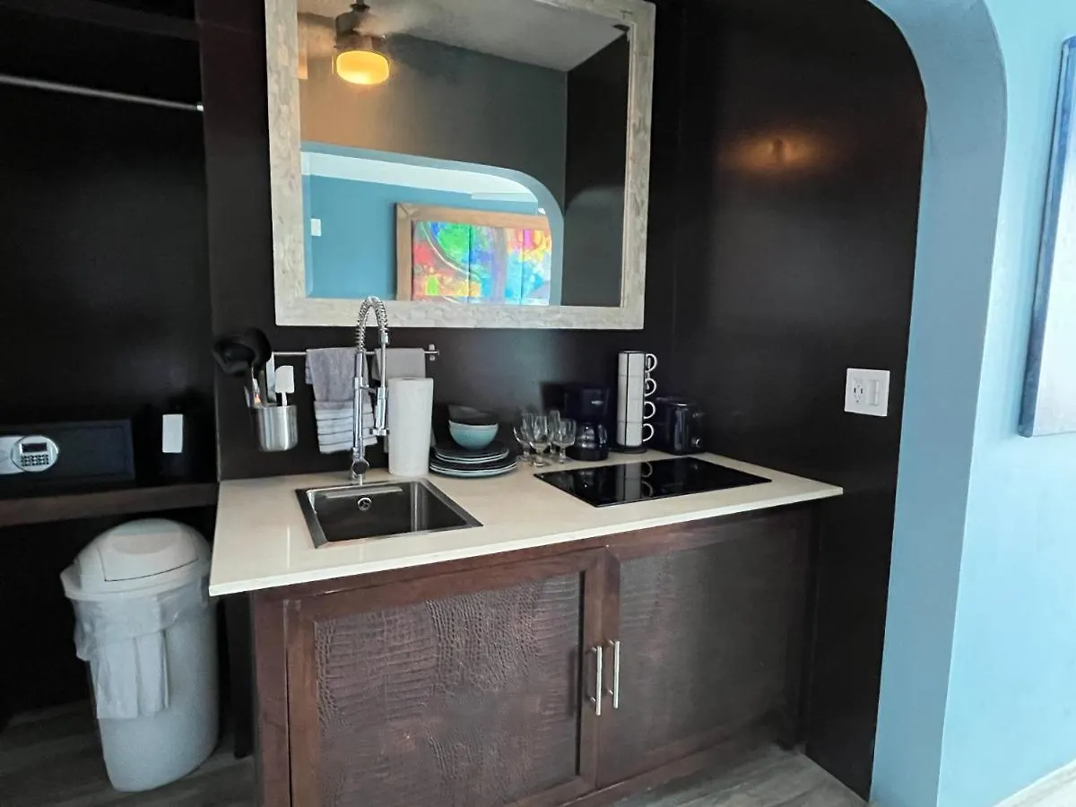 Old Crow Hotel And Suites Vieques