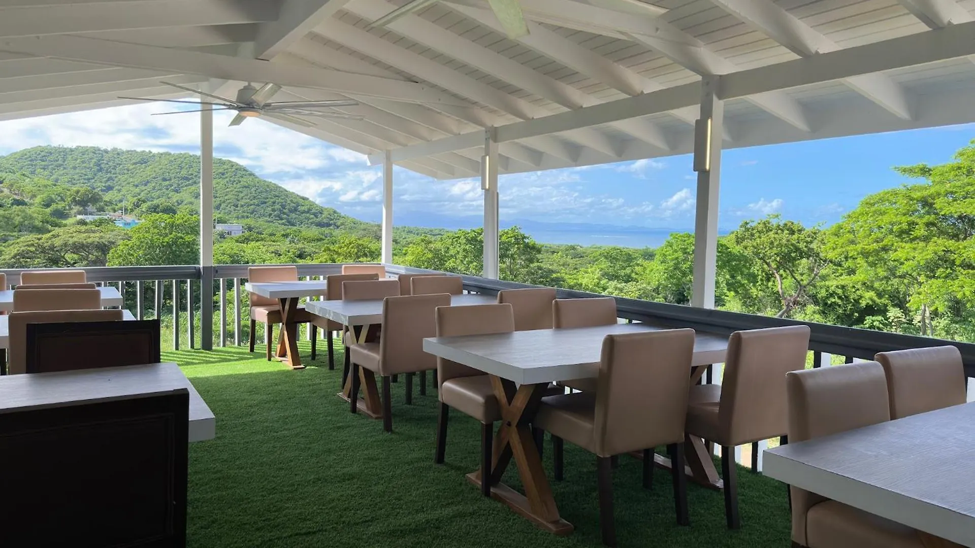Old Crow Hotel And Suites Vieques
