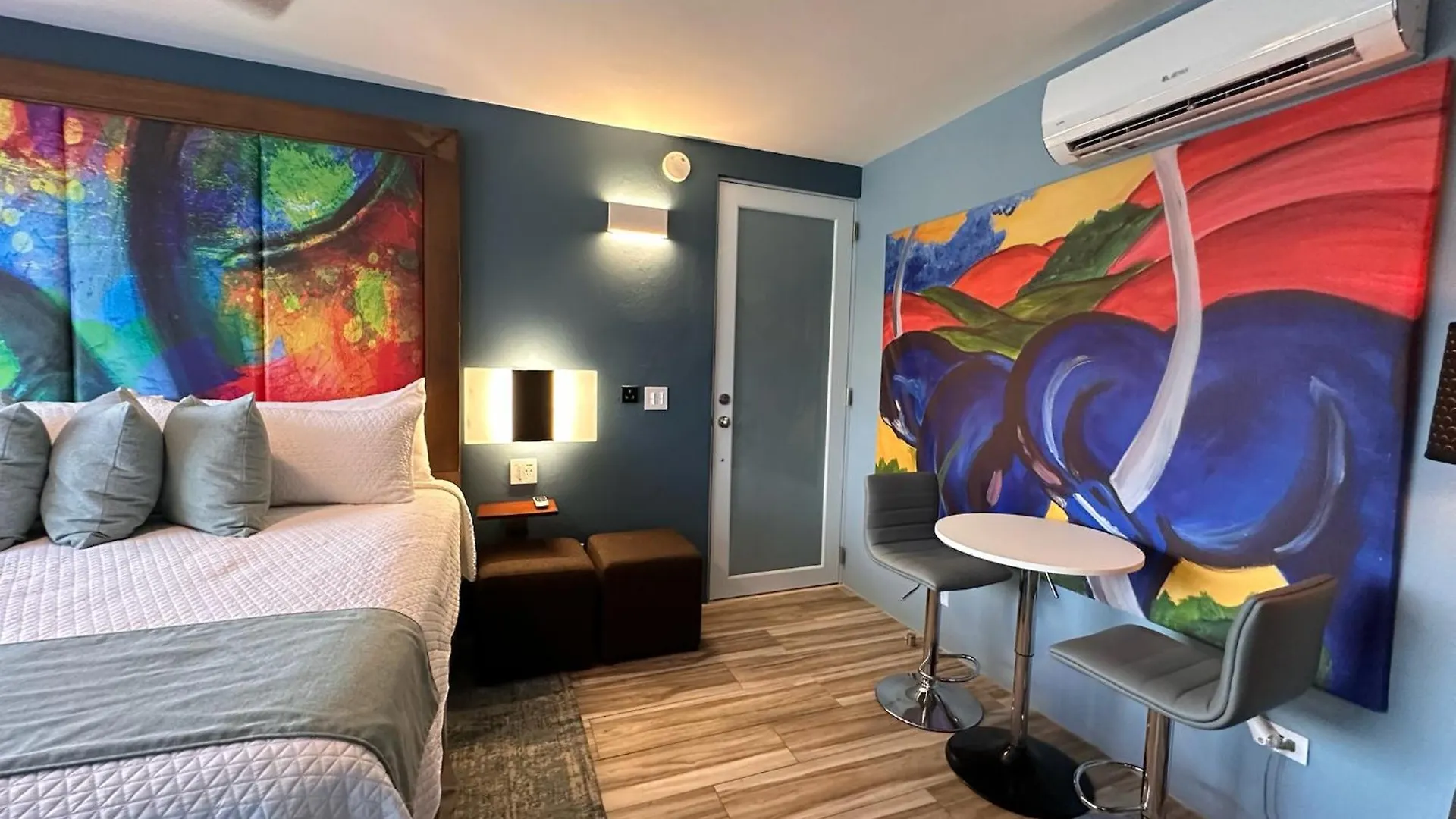 Old Crow Hotel And Suites Vieques