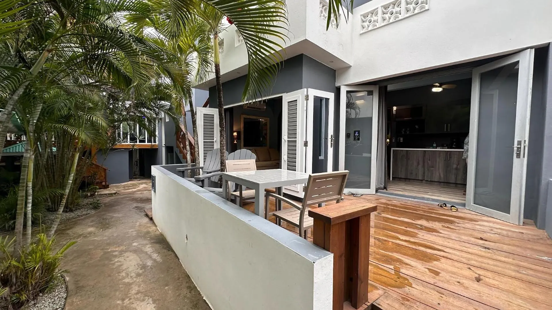 Old Crow Hotel And Suites Vieques