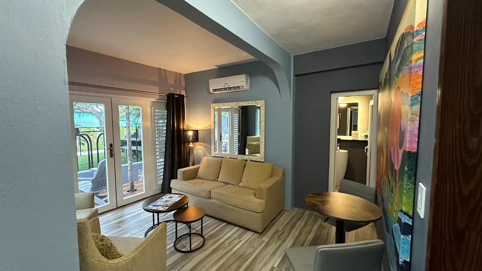 Old Crow Hotel And Suites Vieques